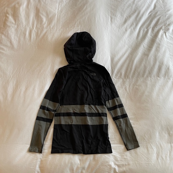 The North Face Women’s Long-sleeve Secondskin Hooded Top Size Small - Picture 2 of 4